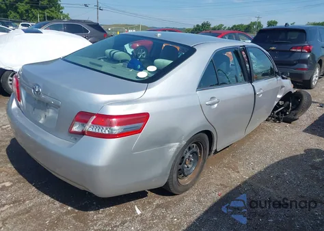 2010 Toyota Camry Le z USA, uszkodzony, nr VIN 4T1BF3EK8AU086487